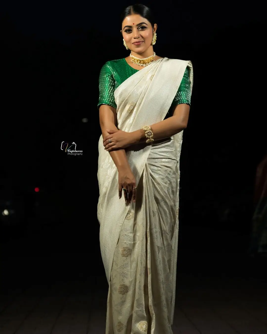 Malayalam Girl Shamna Kasim In White Saree Green Blouse